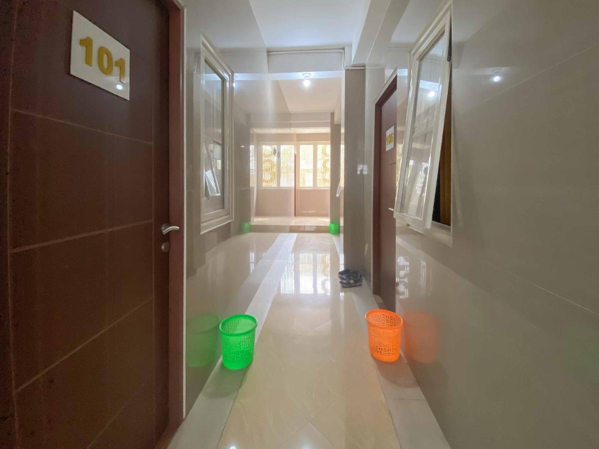 Отель Koolkost Syariah Near Stasiun Pasar Turi Сурабая Экстерьер фото